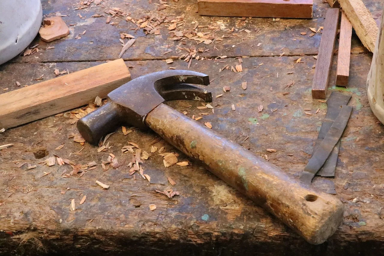 hammer, carpentry, carpenter, job, tools, tool, building, repair, wood, build, repairer, employee, hammer, hammer, hammer, hammer, hammer, carpentry, carpentry, carpentry, carpenter, carpenter, carpenter, carpenter. Original wood window contractors: how to separate the real ones