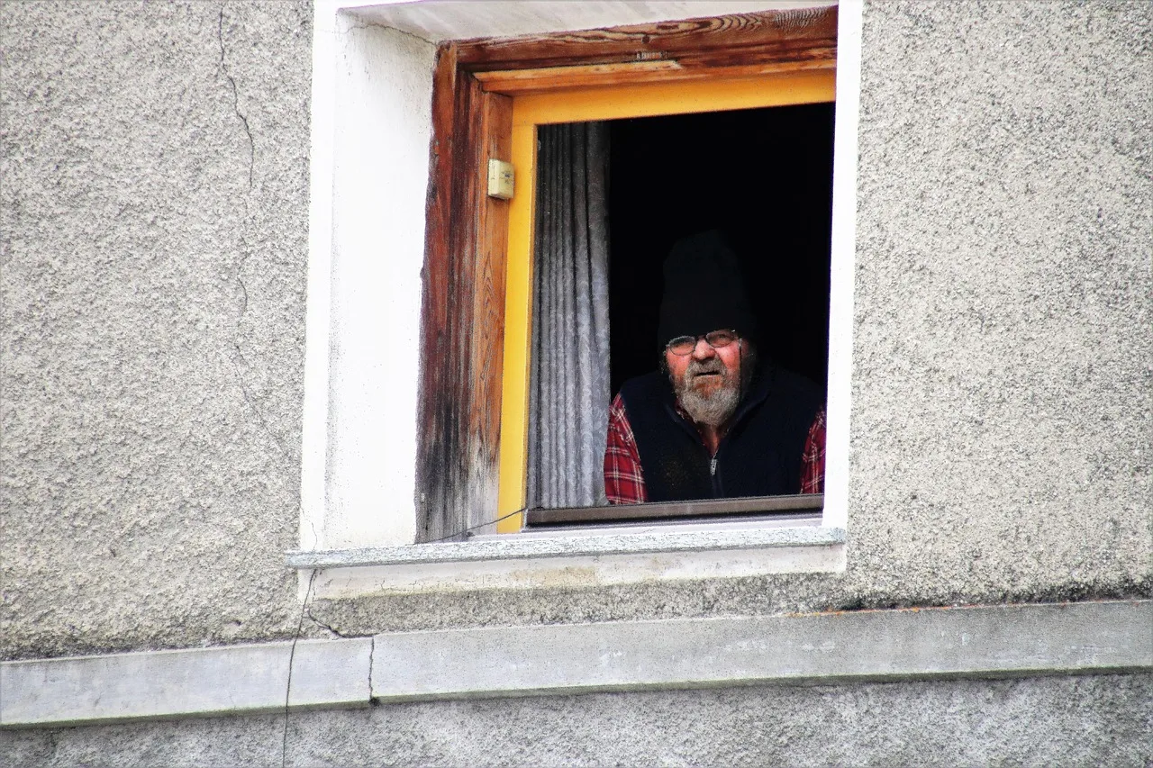 windowsill, a person, window, wall, house, architecture, grunge, rustic, building, old, old house, house wall, rupture, old tenement house, old building, here, property, destroyed, look, face, facade, plaster, old plaster, cracks, old wall, cracked plaster, texture, cant, model, invoice, figure, elevation, porosity, the structure of the, cracked, cloudy, the window, old windows, senior, glasses, hat, in the shadows, chin. 3 inspection seasons for prairie old houses in Calgary and Winnipeg