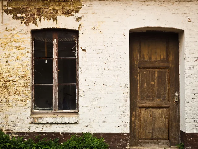 backyard, old, historic center, door, shabby, facade, wall, old houses, house entrance, decay, backyard, backyard, backyard, backyard, backyard, door. How US homeowners should sequence a historic renovation